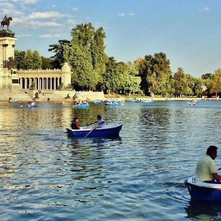 Por Los Pasos De Goya, Parque Retiro Madrid Dış mekan fotoğraf